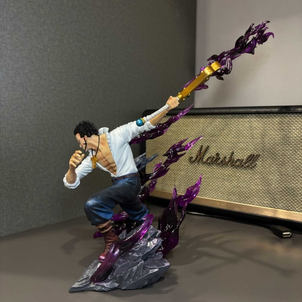 Mô hình Mihawk chiến đấu  32 cm - One Piece
