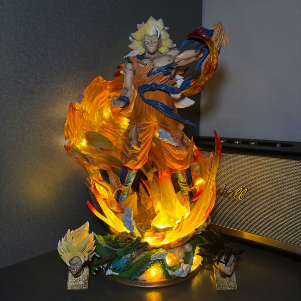 Mô hình Son Goku xé áo 44 cm có LED - Dragon Ball