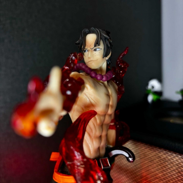 Mô hình Ace chỉ tay siêu ngầu 30 cm có LED - One Piece