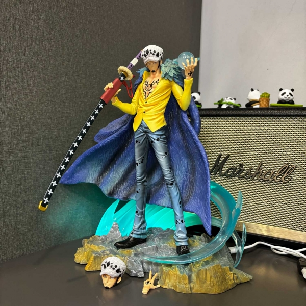 Mô hình Trafalgar Law mẫu mới 30 cm có LED - One Piece