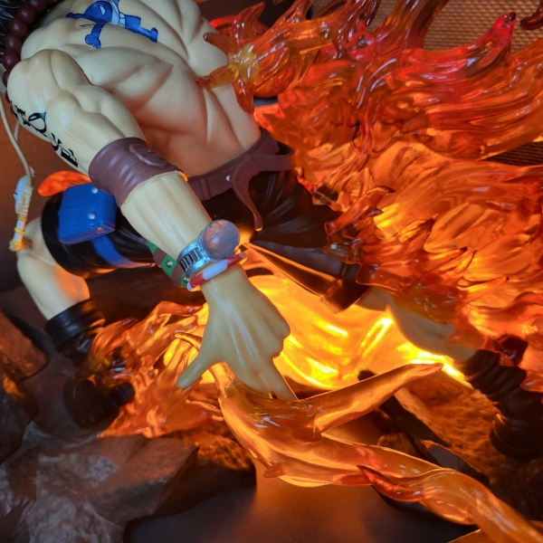 Mô hình ACE chiến đấu 24 cm có LED (usb) - One Piece