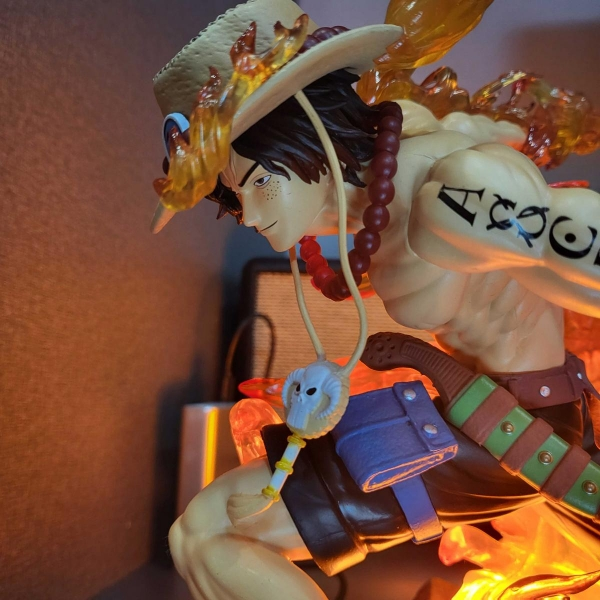 Mô hình ACE chiến đấu 24 cm có LED (usb) - One Piece
