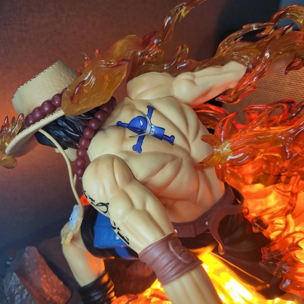 Mô hình ACE chiến đấu 24 cm có LED (usb) - One Piece