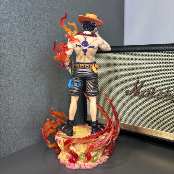 Mô hình Ace cầm nón mẫu mới 24 cm - One Piece