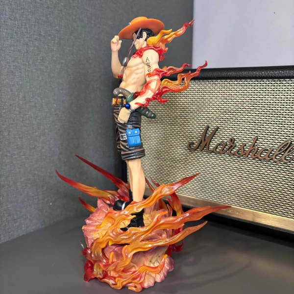 Mô hình Ace cầm nón mẫu mới 24 cm - One Piece