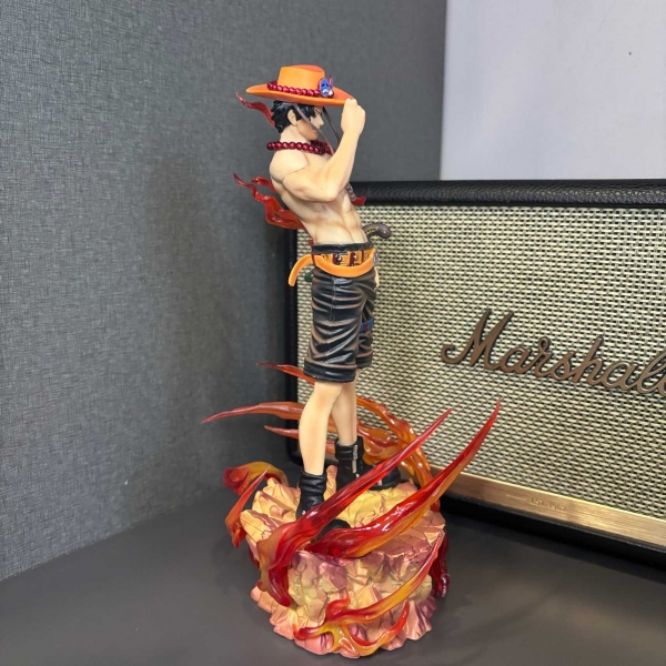 Mô hình Ace cầm nón mẫu mới 24 cm - One Piece